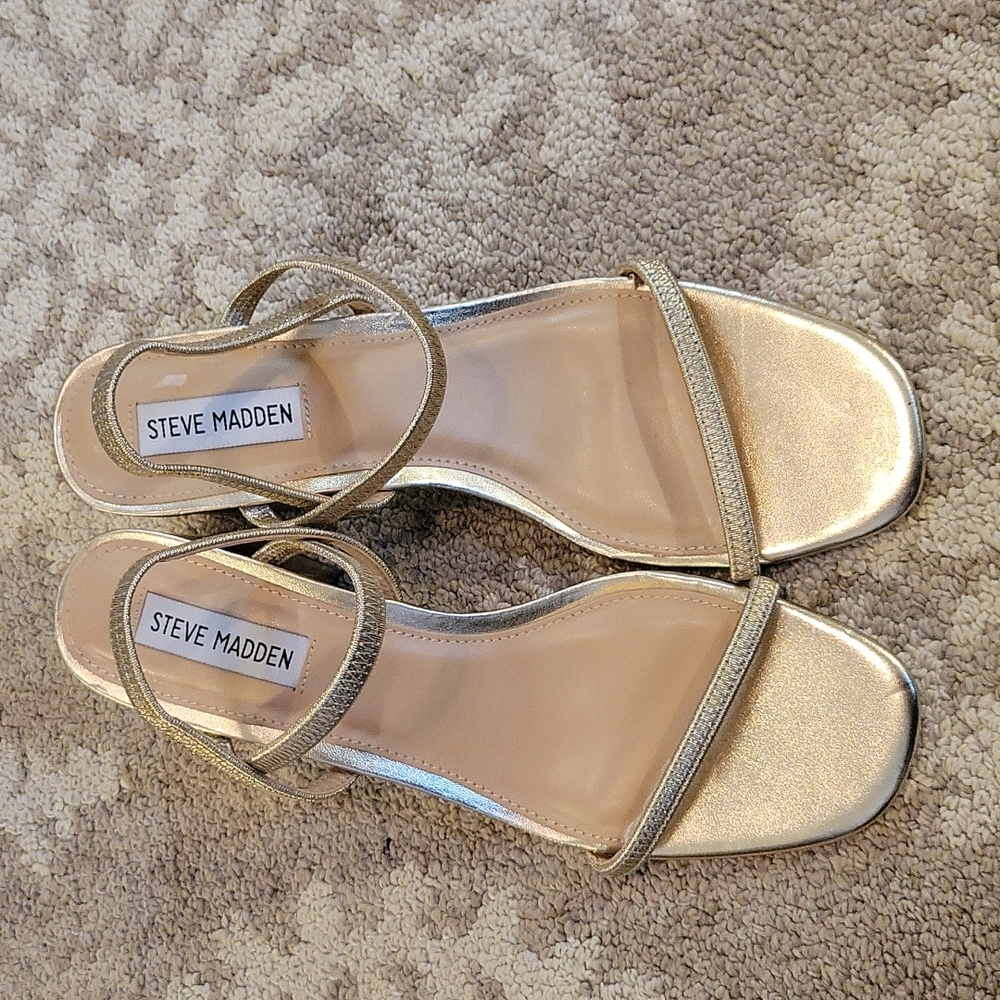 Steve Madden gold scrappy sandals 2 inch heels 9M